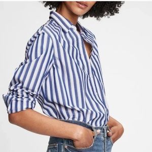 Gap Women’s Perfect Shirt in Poplin Blue and White Stripes size M